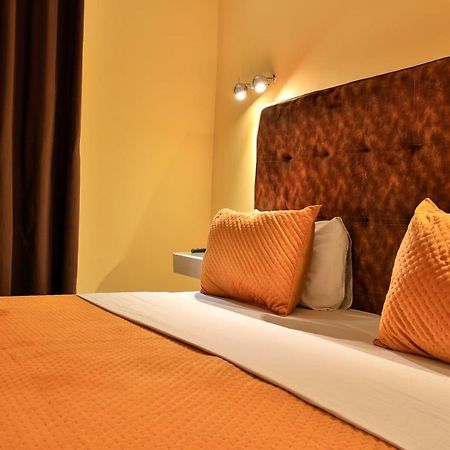 Roses Guest House คูมาซี ภายนอก รูปภาพ