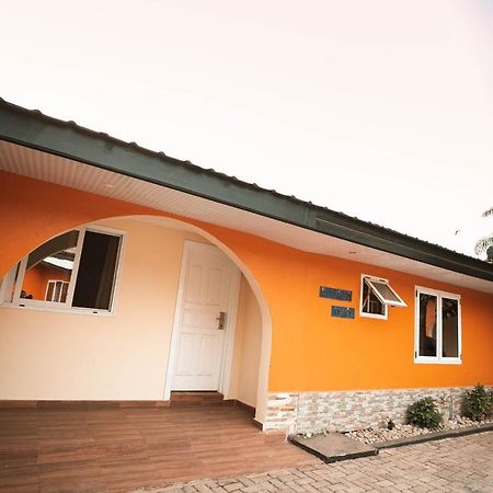 Roses Guest House คูมาซี ภายนอก รูปภาพ
