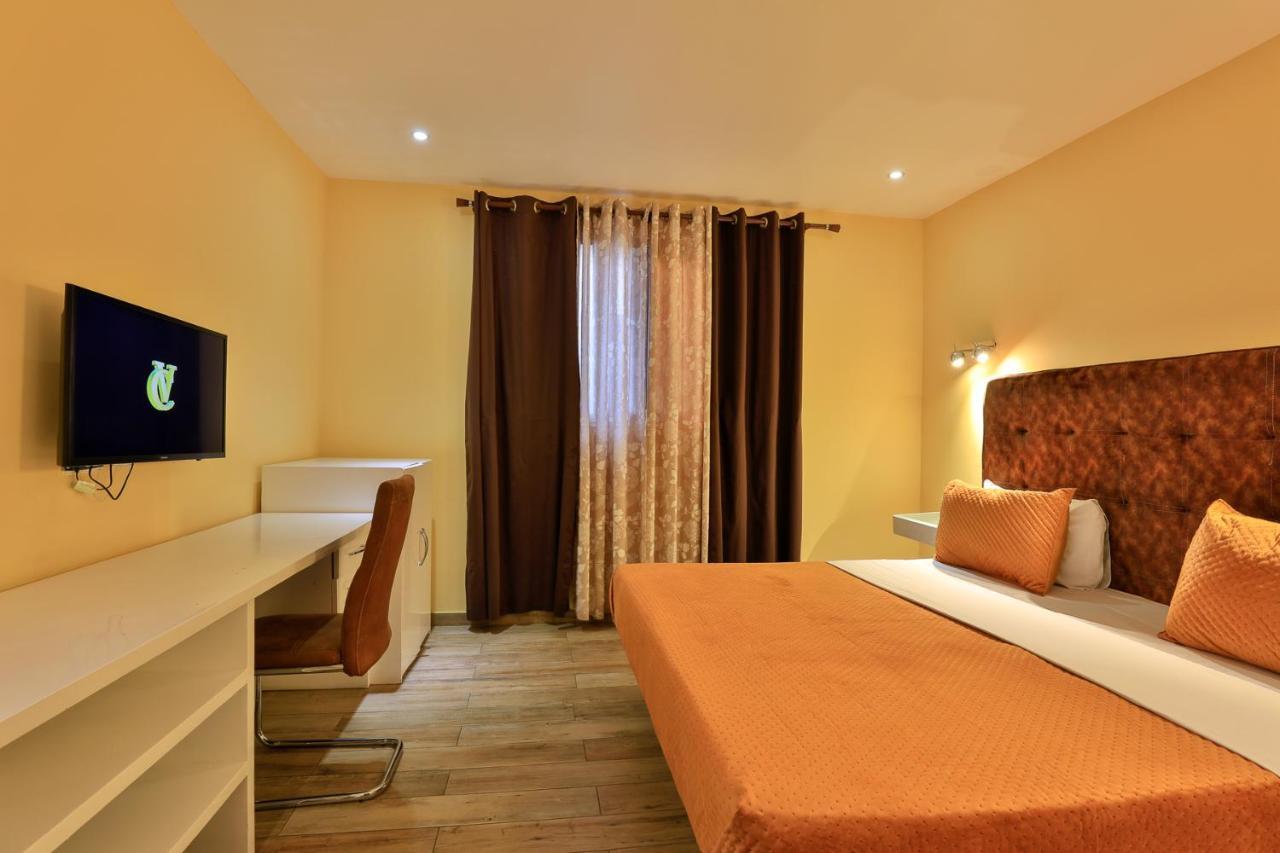 Roses Guest House คูมาซี ภายนอก รูปภาพ