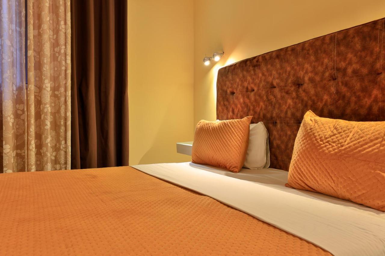 Roses Guest House คูมาซี ภายนอก รูปภาพ