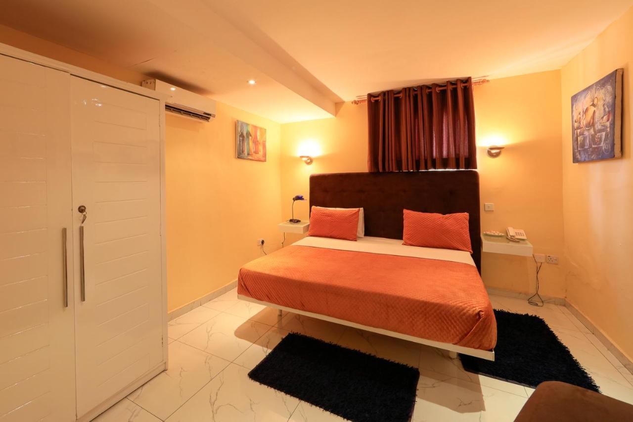 Roses Guest House คูมาซี ภายนอก รูปภาพ
