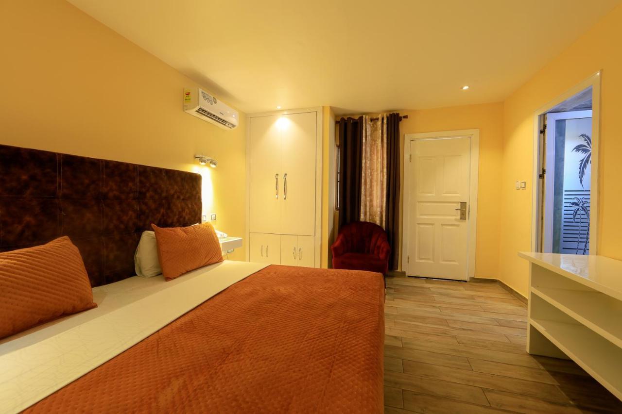 Roses Guest House คูมาซี ภายนอก รูปภาพ