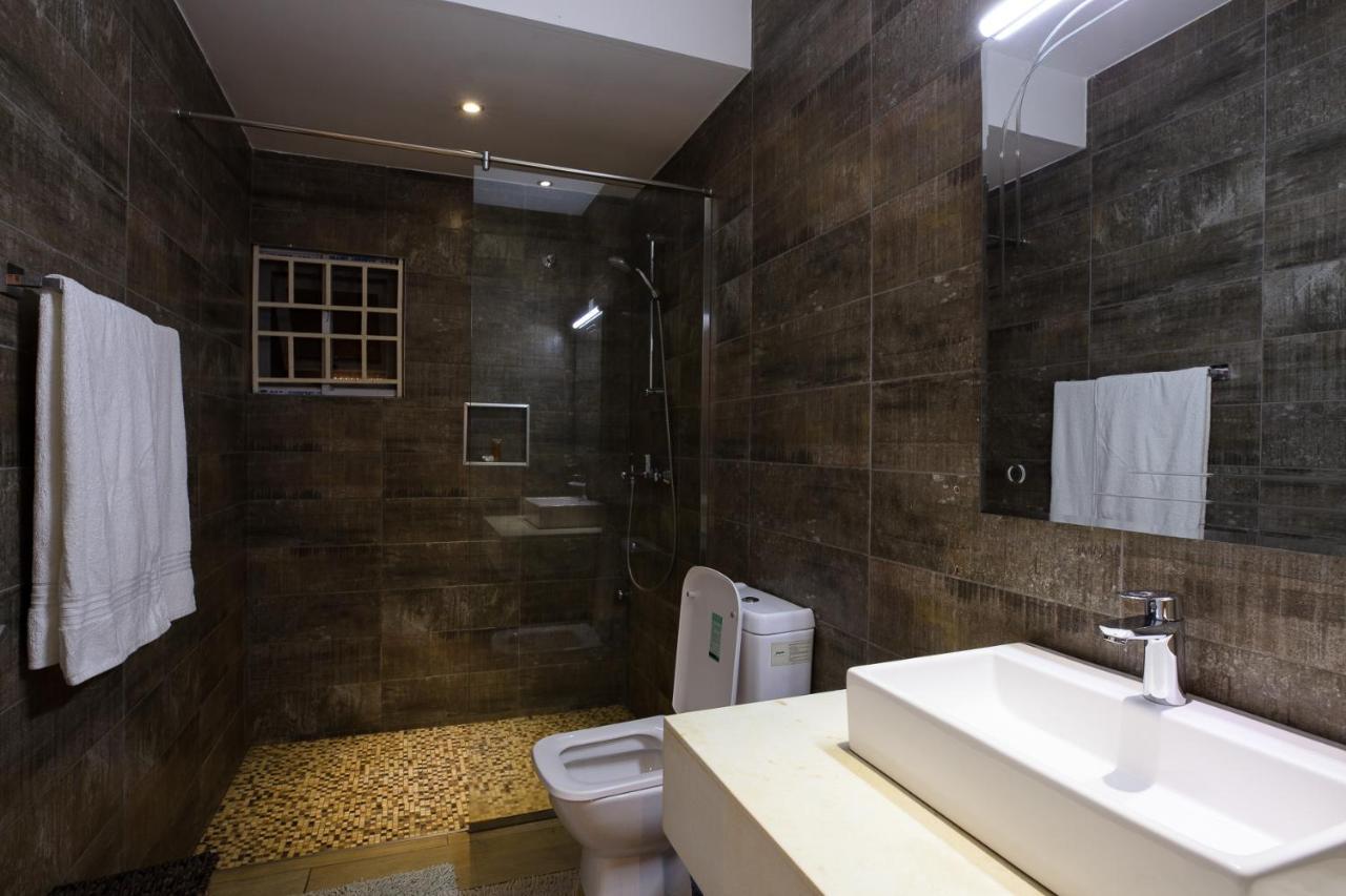 Roses Guest House คูมาซี ภายนอก รูปภาพ