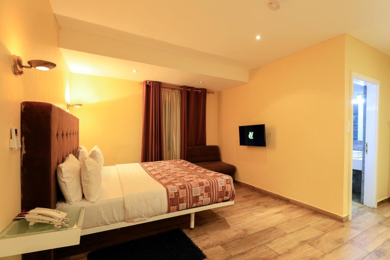 Roses Guest House คูมาซี ภายนอก รูปภาพ