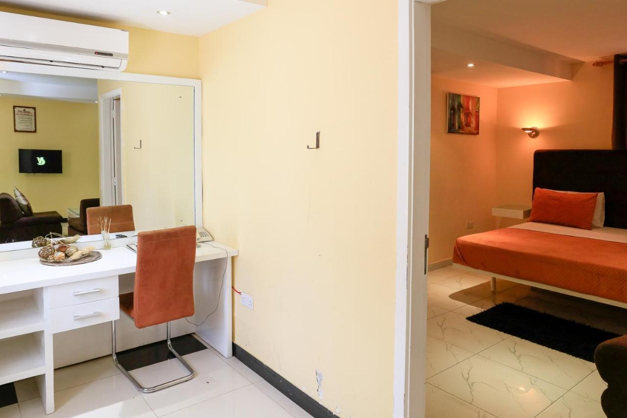 Roses Guest House คูมาซี ภายนอก รูปภาพ