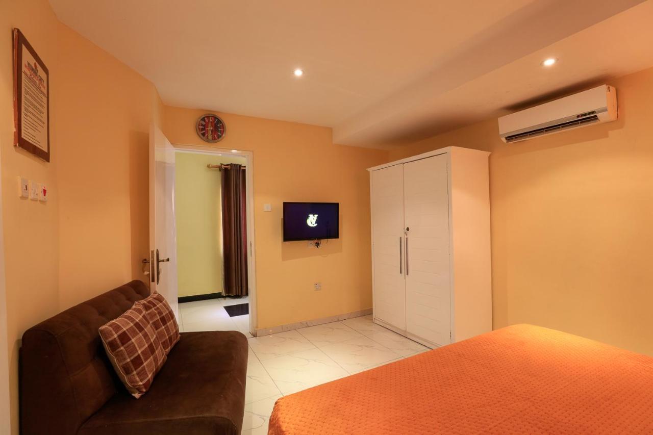 Roses Guest House คูมาซี ภายนอก รูปภาพ