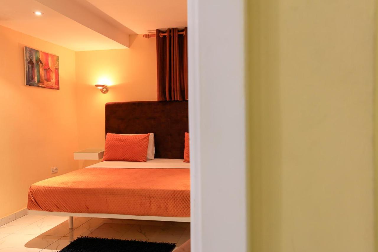 Roses Guest House คูมาซี ภายนอก รูปภาพ