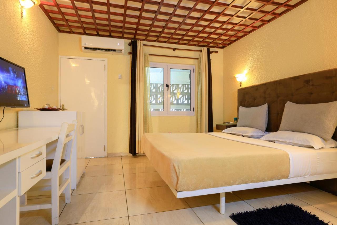 Roses Guest House คูมาซี ภายนอก รูปภาพ