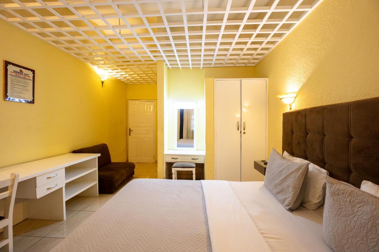 Roses Guest House คูมาซี ภายนอก รูปภาพ